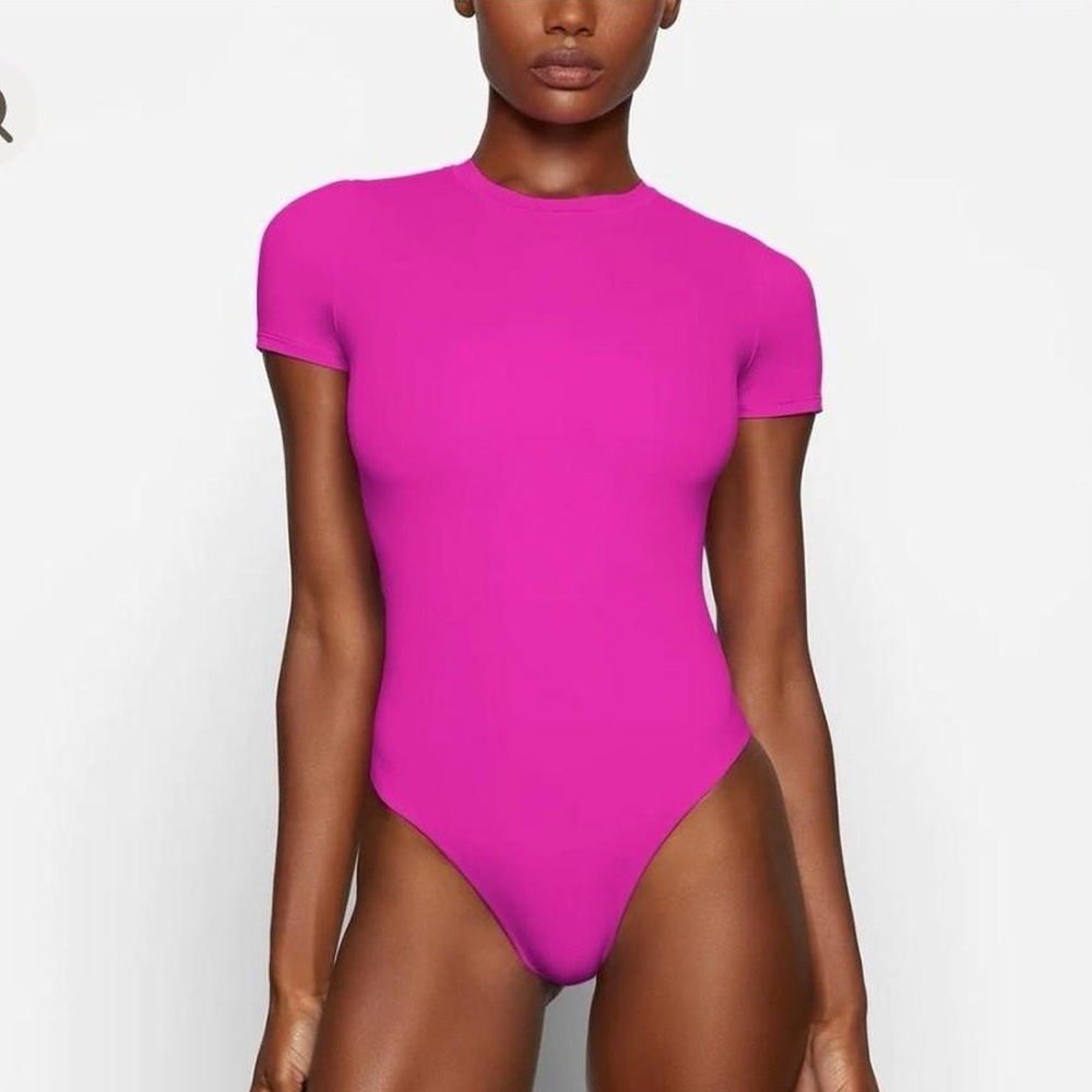 Skims Fits Everybody “Fuchsia” Short Sleeve Bodysuit